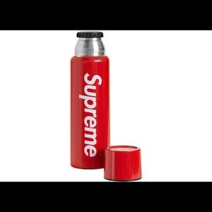 Supreme SIGG Vacuum Insulated 0.75 L bottle
